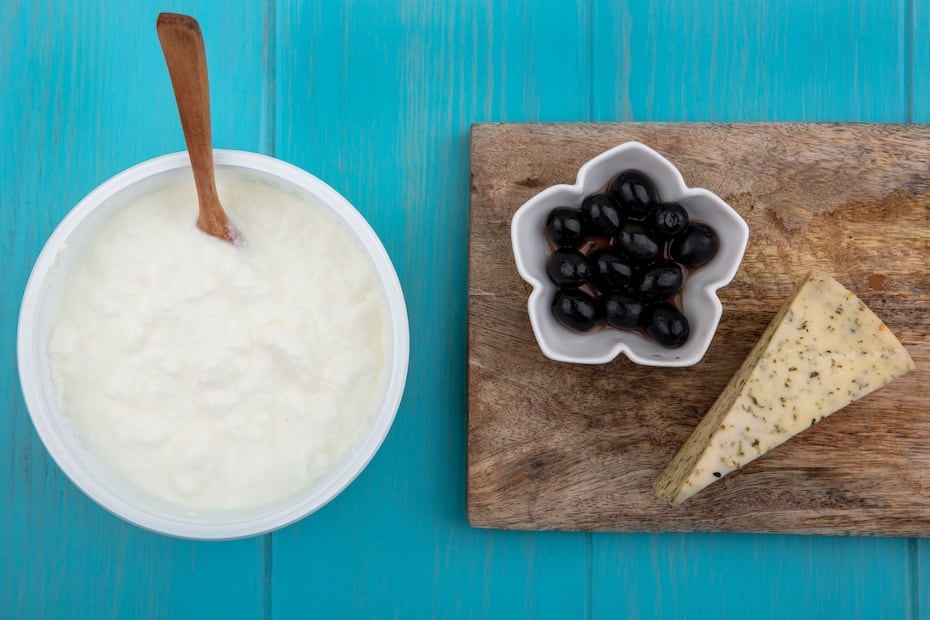 Rico en calcio y probióticos, el yogur griego es ideal para complementar una dieta equilibrada. Foto: Freepik