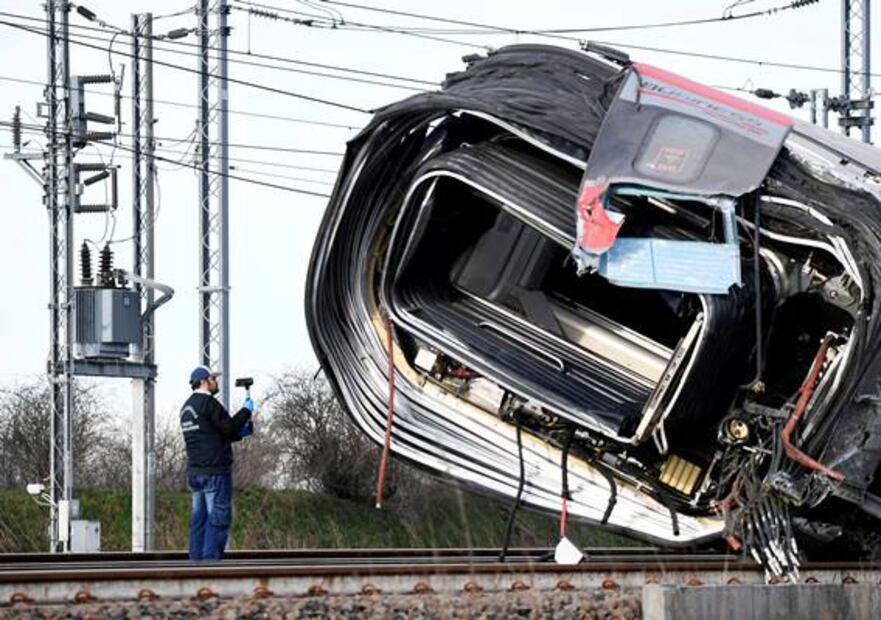 Descarrilamiento de tren en Italia deja dos muertos y 27 heridos