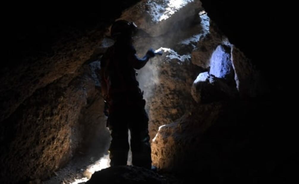 Buscan restos en fosa del Cerro de la Estrella