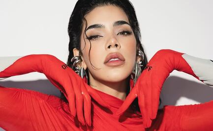 Kenia Os brilla en Nueva York con animal print y transparencias