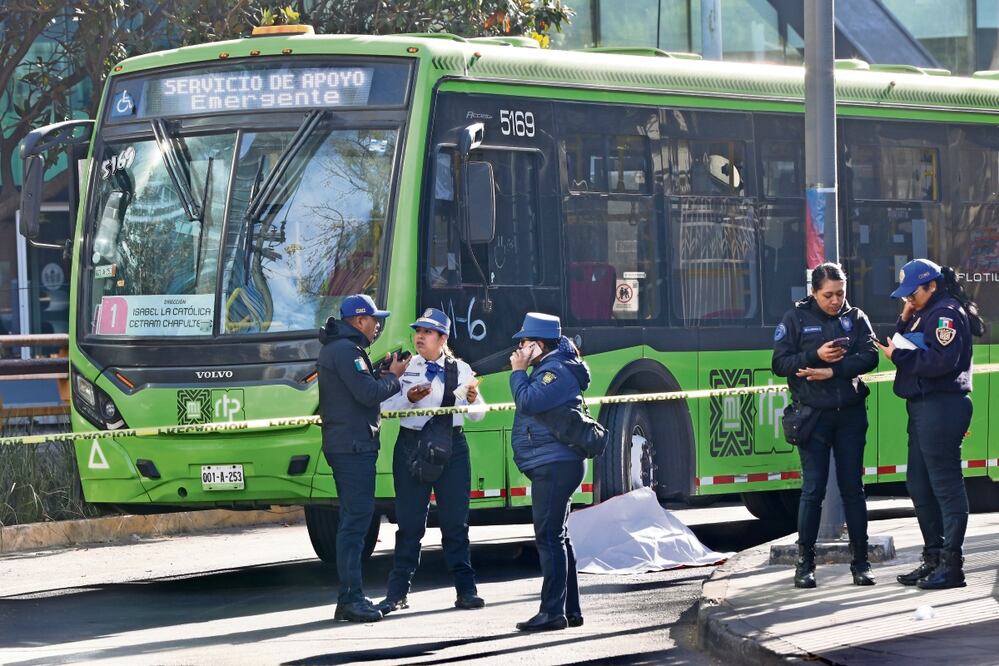 Una unidad RTP atropelló a una mujer que intentaba atravesar la calle; murió en el lugar. Foto: Valente Rosas / EL UNIVERSAL