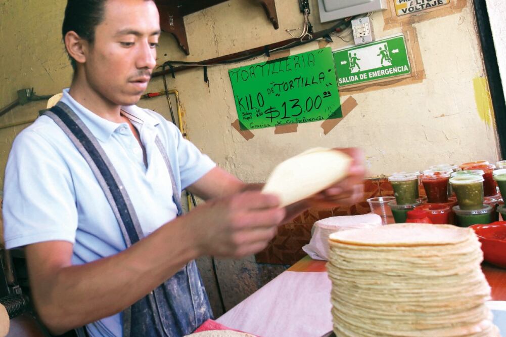 La Unión Nacional de Industriales de Molinos y Tortillerías informó que aumentarían los precios del pan y de la tortilla. (JORGE ALVARADO. EL UNIVERSAL)
