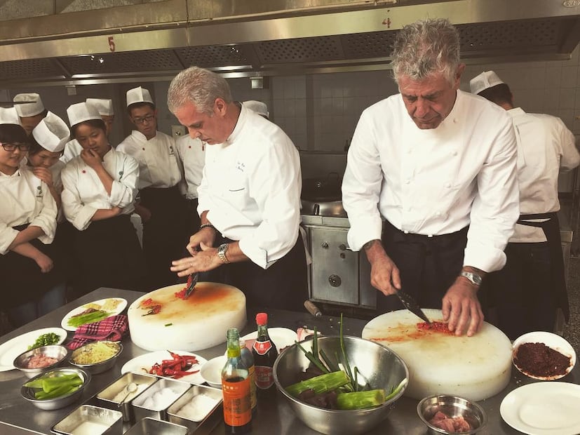 Anthony Bourdain revolucionó la gastronomía al combinar viajes, cultura y cocina en su trabajo televisivo y literario. Créditos: Instagram oficial @anthonybourdain (6 de mayo de 2016)