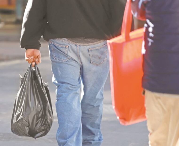 El foco. Migrantes y Porfirio Muñoz Ledo, sin tapete rojo