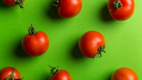 ¿Cuáles son los beneficios de comer tomate?