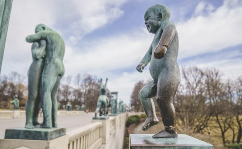 ¿Por qué el vandalismo a estatua de un bebé furioso gigante causa indignación en Noruega?