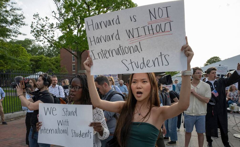Manifestación en Harvard. Foto: AFP