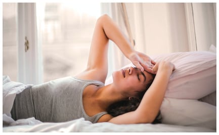 Cómo combatir el rostro opaco, hinchazón y ojeras después de la desvelada