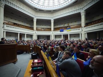 Ataque ruso con drones daña instalaciones del Parlamento ucraniano; oficina de Zelensky está metros de distancia