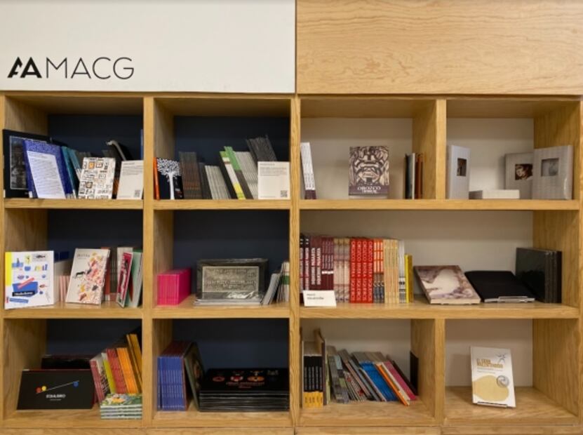 Pasión por el diseño editorial y escultura contemporánea dialogan en el Carrillo Gil