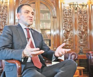 Pese a baja de nota, México logra colocar deuda por 6 mil mdd