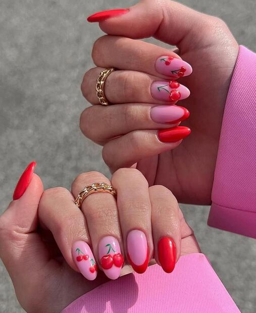 El rojo y el rosa crean una combinación poderosa. Foto: Instagram @nails_by_annabel_m