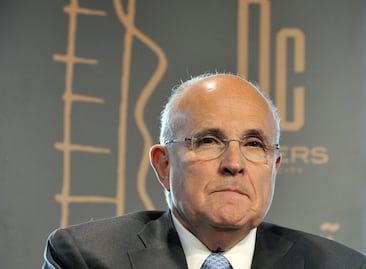 Trump nombra a Giuliani para luchar contra ciberataques