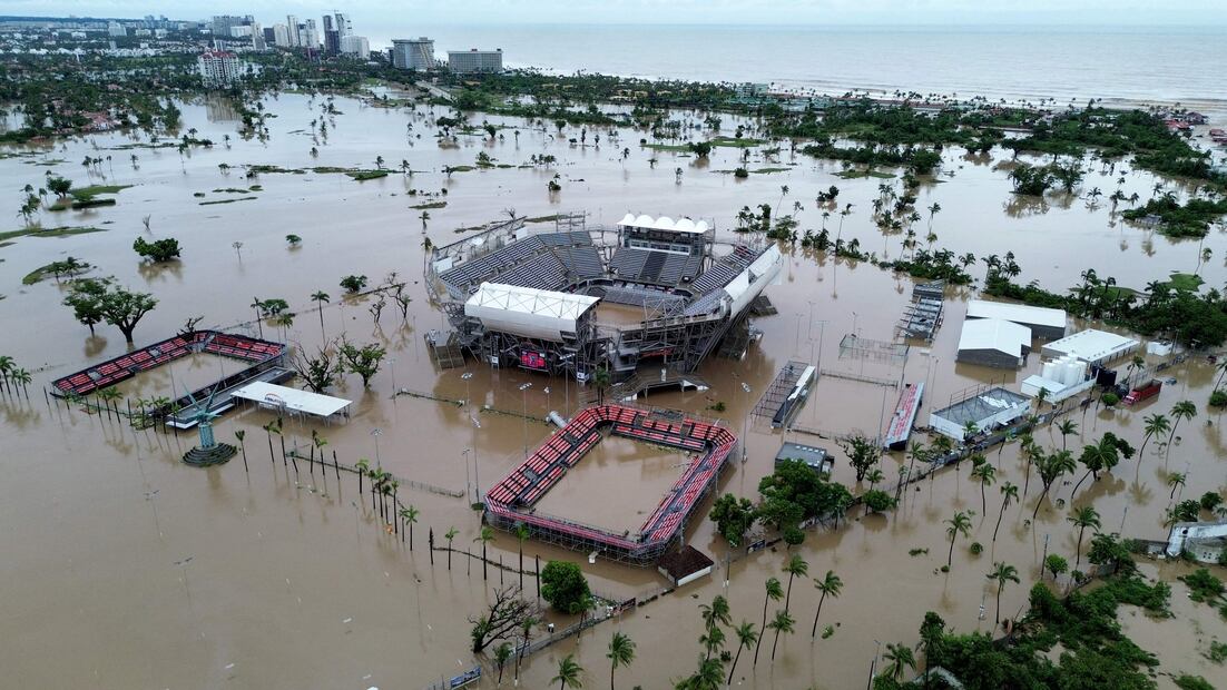 Arena GNP, sede del Abierto Mexicano de Tenis, afectada por el huracán John FOTO: AFP