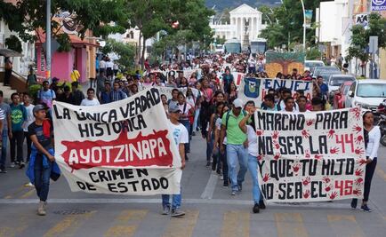 Marchan en los estados por los 43 normalistas desaparecidos en Ayotzinapa