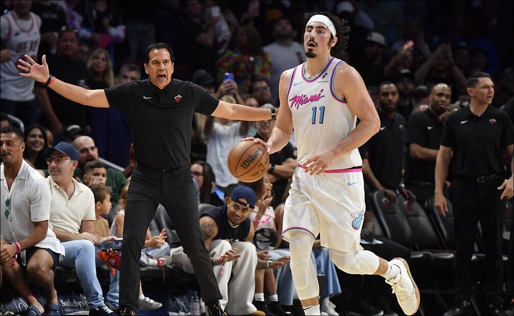 Jaime Jáquez Jr. se lució en descalabro del Miami Heat y batió su marca de anotación en NBA / FOTO: AP