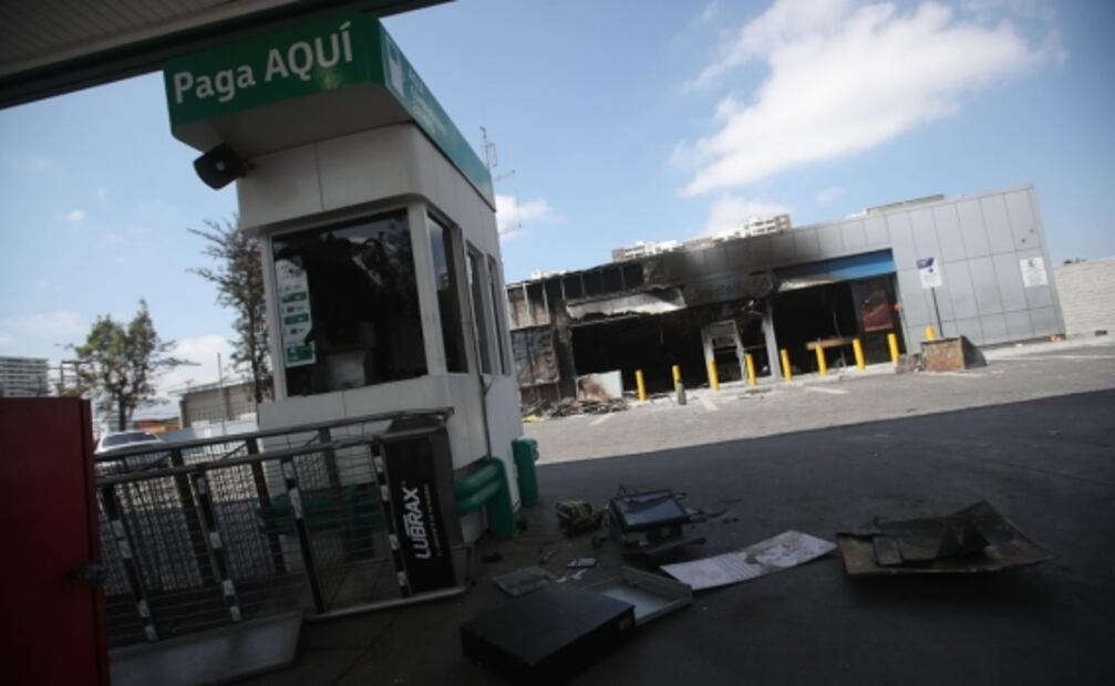 Así amaneció el metro de Chile tras las protestas contra el alza al pasaje