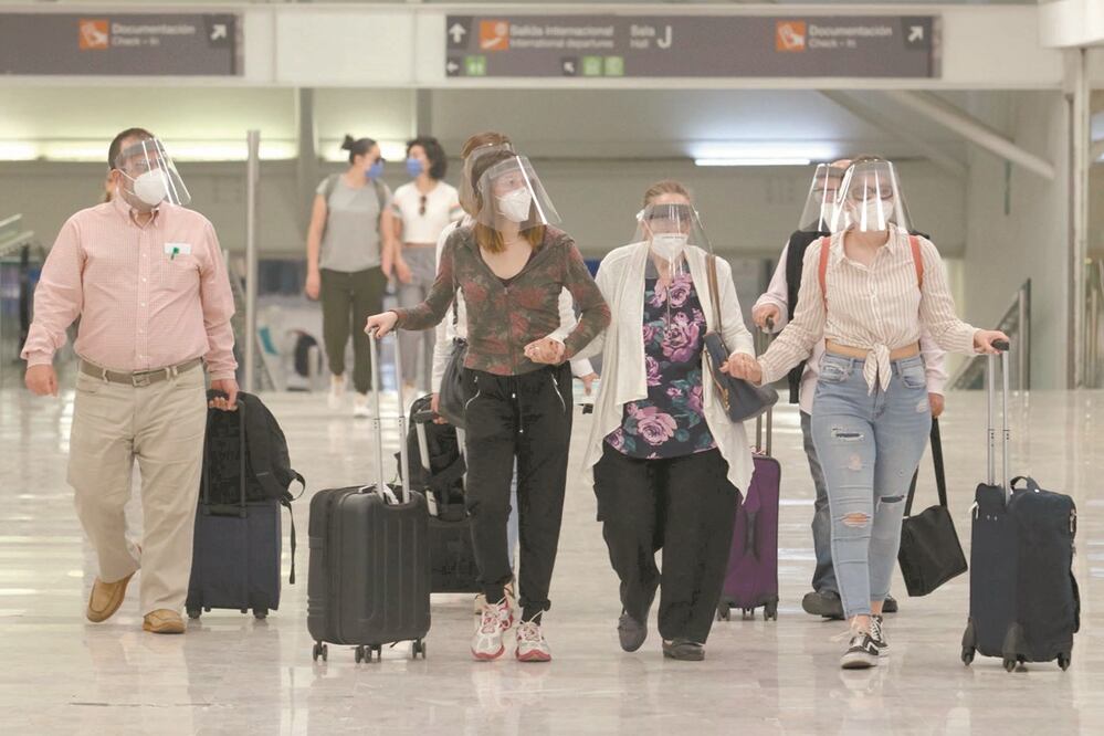 De acuerdo con la Secretaría de Salud local, por ahora no está previsto que se realicen pruebas a las personas que arriban a la Ciudad de México, aunque hay empresas que sí solicitan el resultado. Foto: ARCHIVO EL UNIVERSAL