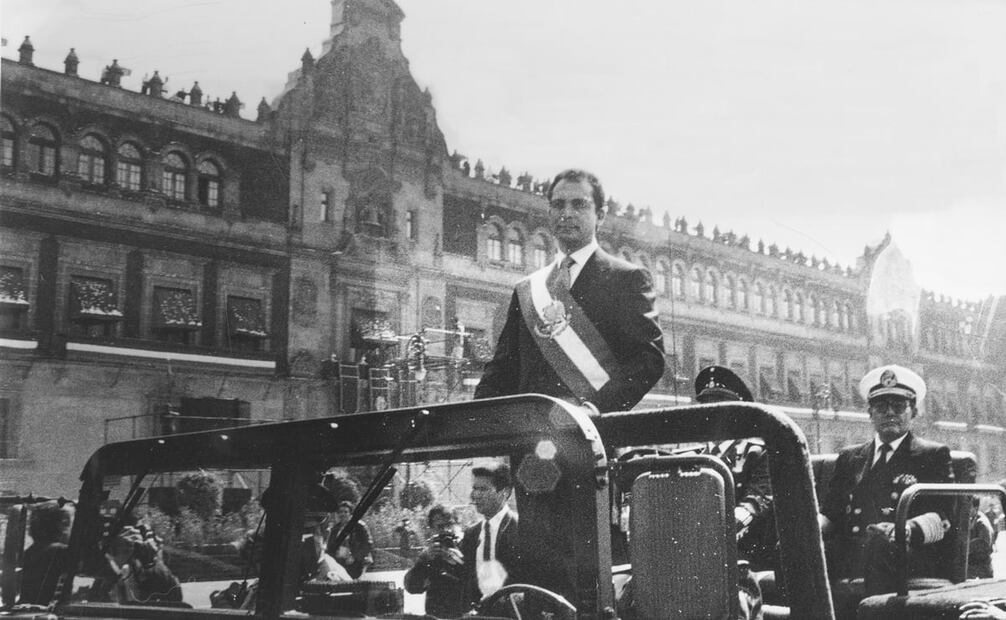 Ernesto Zedillo como comandante de las fuerzas armadas nacionales en 1994, tras recibir la banda presidencial en San Lázaro. Foto: Archivo EL UNIVERSAL.