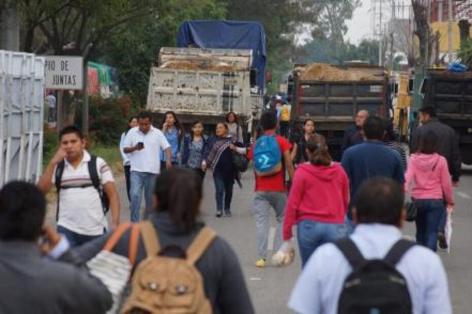 Transportistas bloquean accesos a la ciudad de Oaxaca