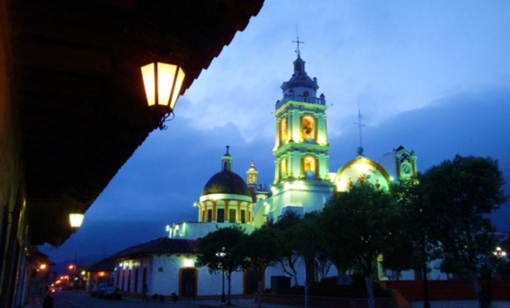 Cascadas, aguas termales y la Feria de la Esfera en el Pueblo Mágico de Chignahuapan