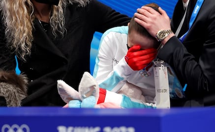 Kamila Valieva se desborda en llanto tras quedar en cuarto lugar en Beijing 2022