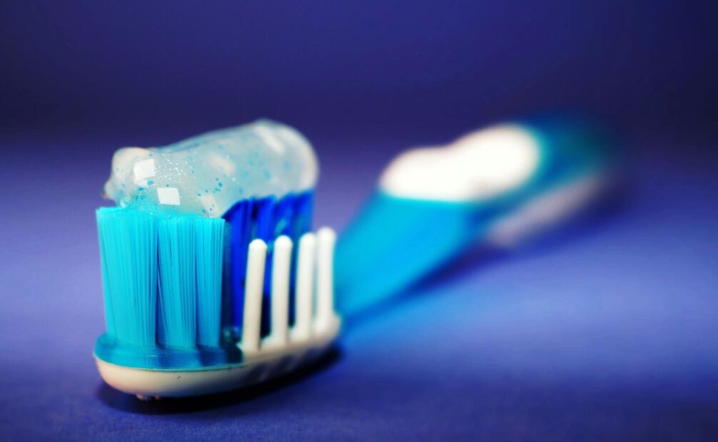 La Anmat dispuso la prohibición de uso, distribución y comercialización de la pasta dental en la Argentina. Foto: pexels