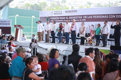 Abuchean a Héctor Astudillo en evento encabezado por AMLO
