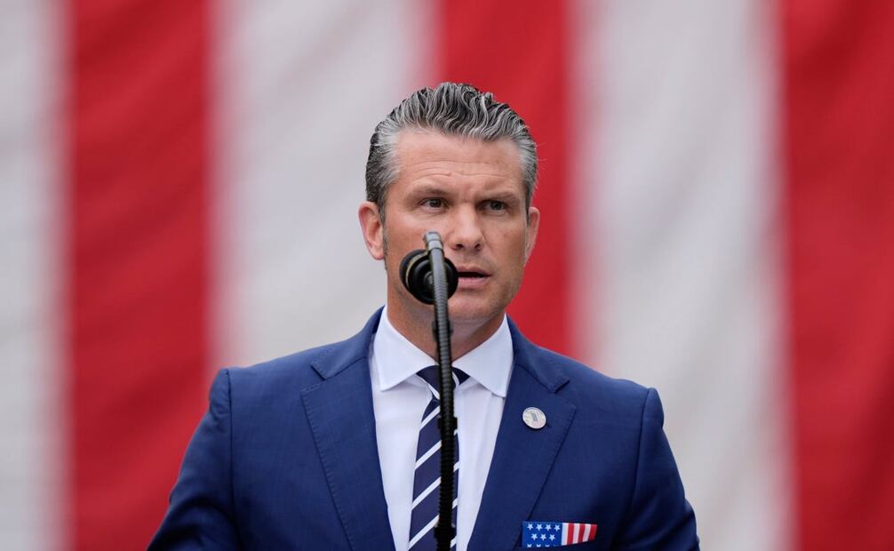 El secretario de Defensa Pete Hegseth en una ceremonia en el Pentágono en Washington. Foto: AP