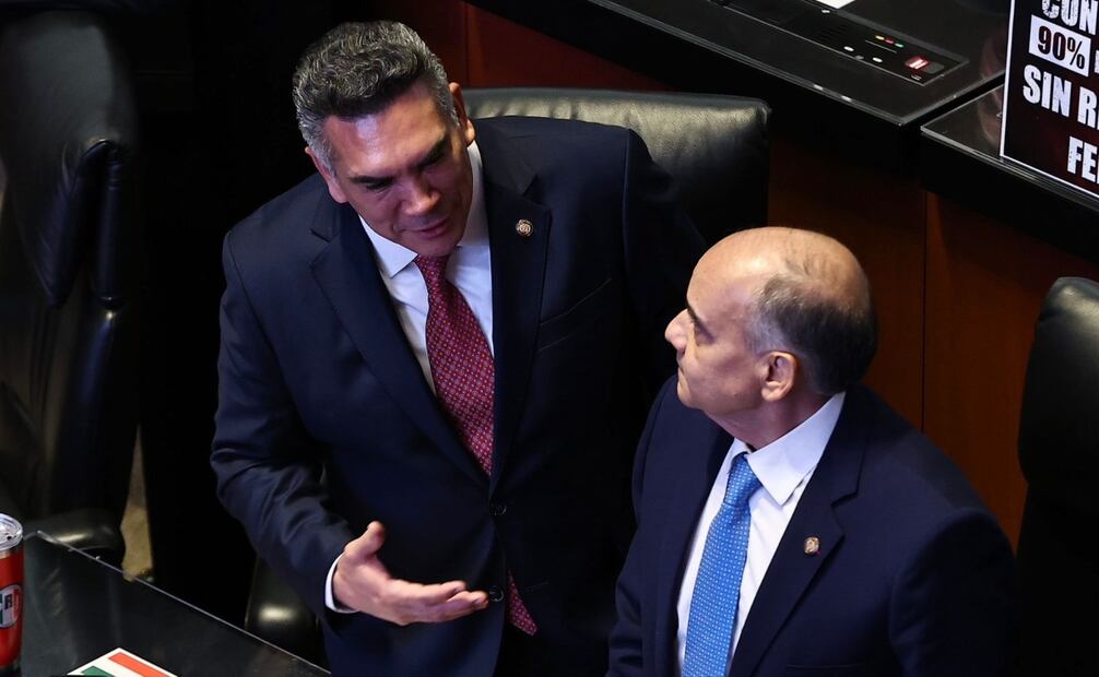 Última sesión extraordinaria de la Cámara de Senadores. Se votarán las minutas de la Ley Nacional de Seguridad Pública y la Ley Nacional de Inteligencia. Fotos: Berenice Fregoso/ EL UNIVERSAL