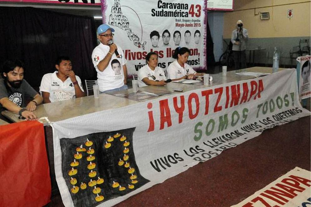 La gira inició el pasado sábado para exponer el caso de la desaparición de los jóvenes en siete ciudades de Argentina, Brasil y Uruguay para demandar internacionalmente la presentación con vida de los jóvenes