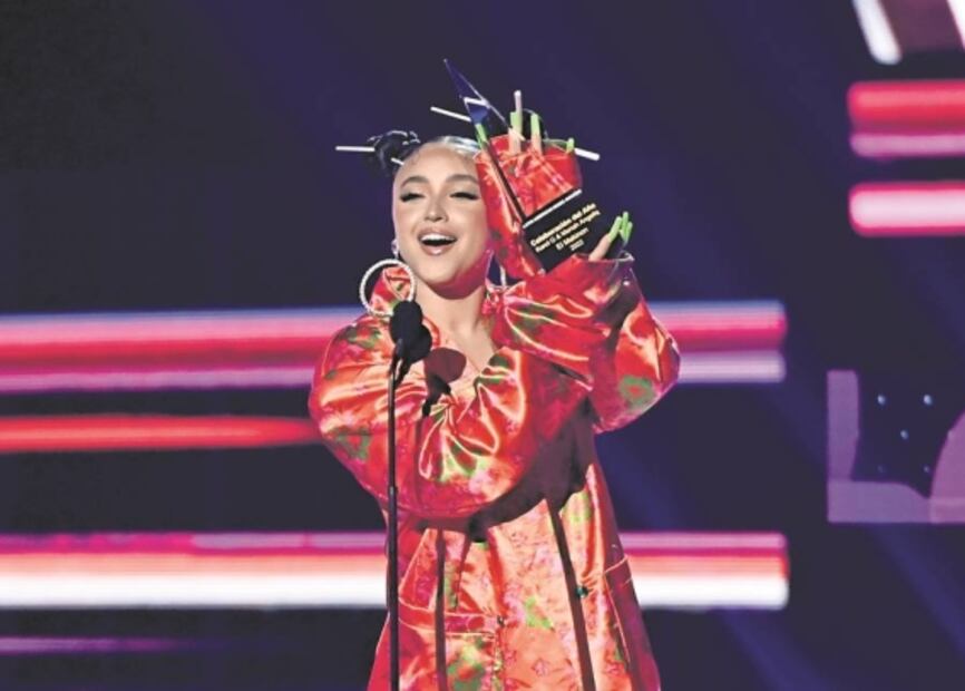 Christian Nodal gana y manda buena vibra para todo el mundo