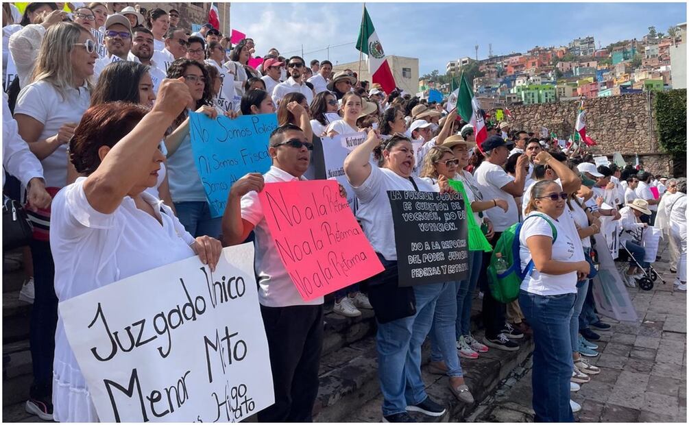 En Guanajuato se manifiestan contra aprobación de la reforma de AMLO. Foto: Especial