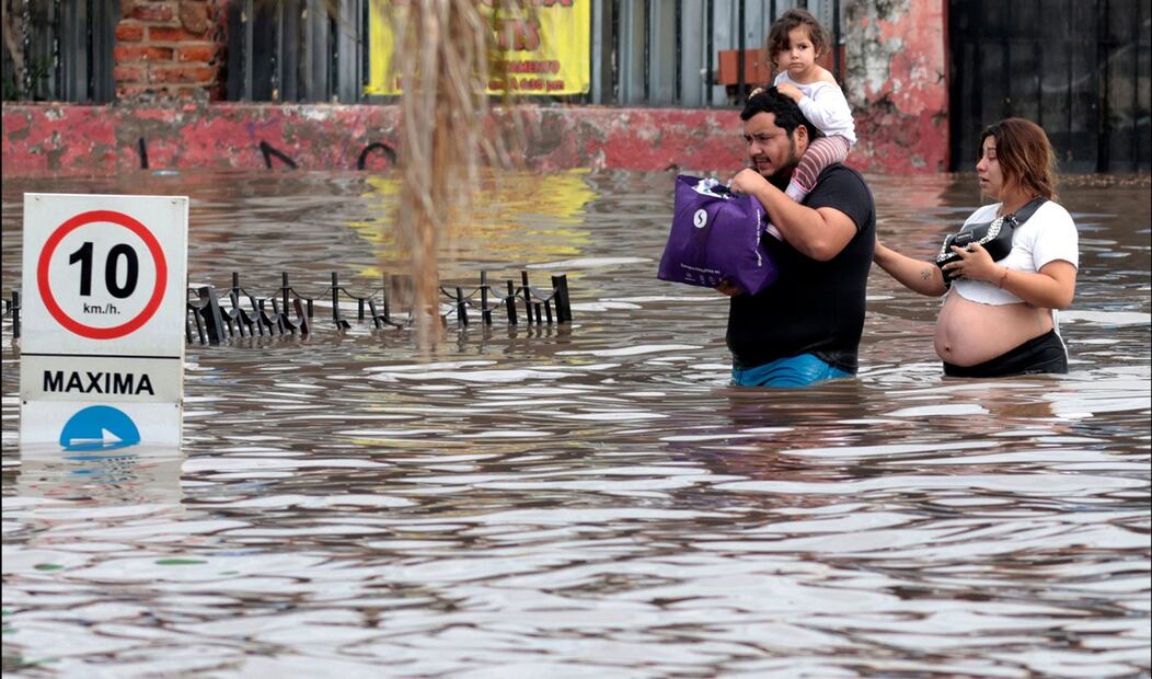 Lluvias provocaron el desbordamiento del río Arroyo Seco en Tlajomulco de Zúñiga, Jalisco, el 9 de septiembre de 2025. Foto: AFP
