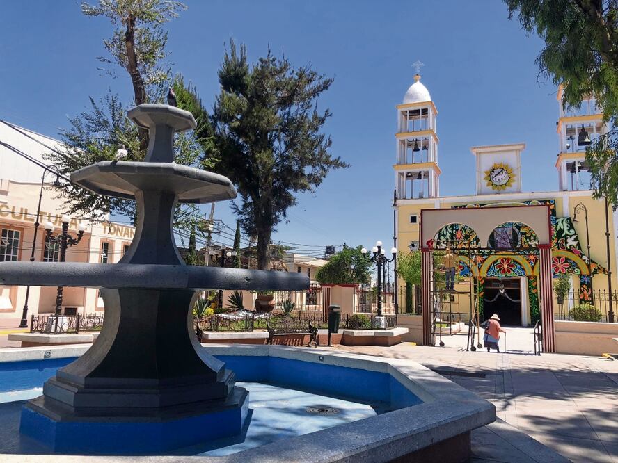 Pese a estar a a ocho kilómetros del AIFA, las actividades en el centro de Tonanitla transcurren en calma, sus habitantes no han cambiado su estilo de vida. Foto: Diego Simón / El Universal