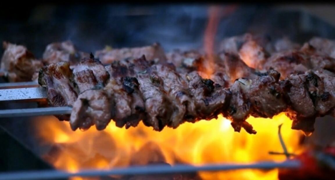 Riesgos de comer carne asada con frecuencia