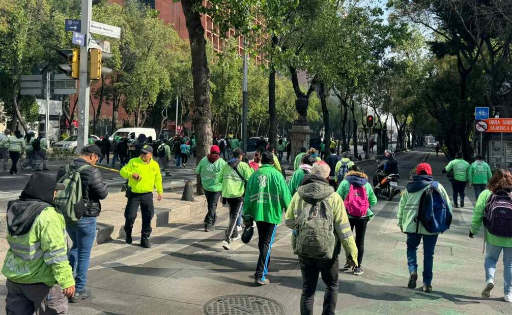 Centenar de personas marcharon desde el Ángel de la Independencia hasta el Zócalo capitalino (07/01/2025). Foto: Especial