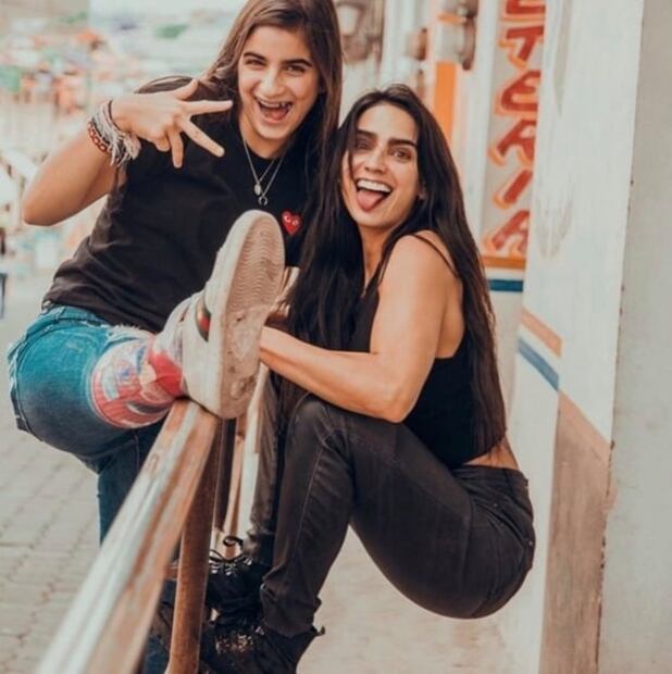 Bárbara de Regil y su hija presumen figura en mini bikini 