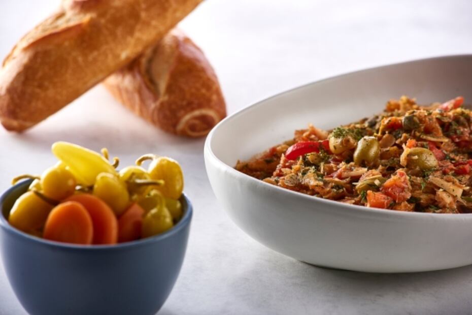 Prepara bacalao a la Vizcaína con la receta del chef Aquiles Chávez