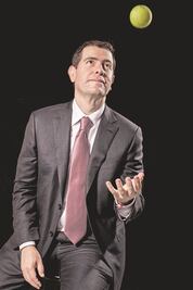 Dar un abrazo o un beso es lo peor que puede pasar: Alfredo Castillo