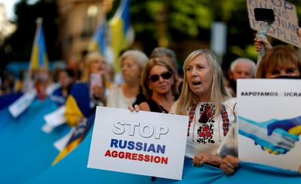 Muestran solidaridad con Ucrania en calles de todo el mundo