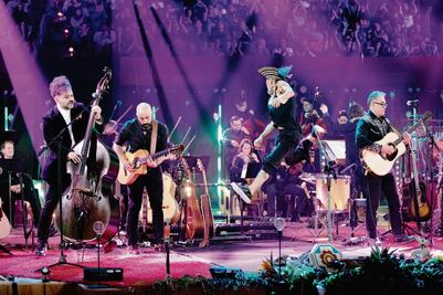 Café Tacvba hace historia entre lluvia y amigos