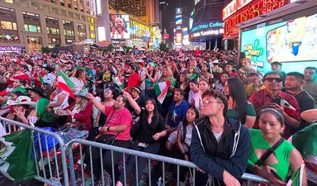 VIDEO: Mexicanos toman Times Square para celebrar Grito de Independencia