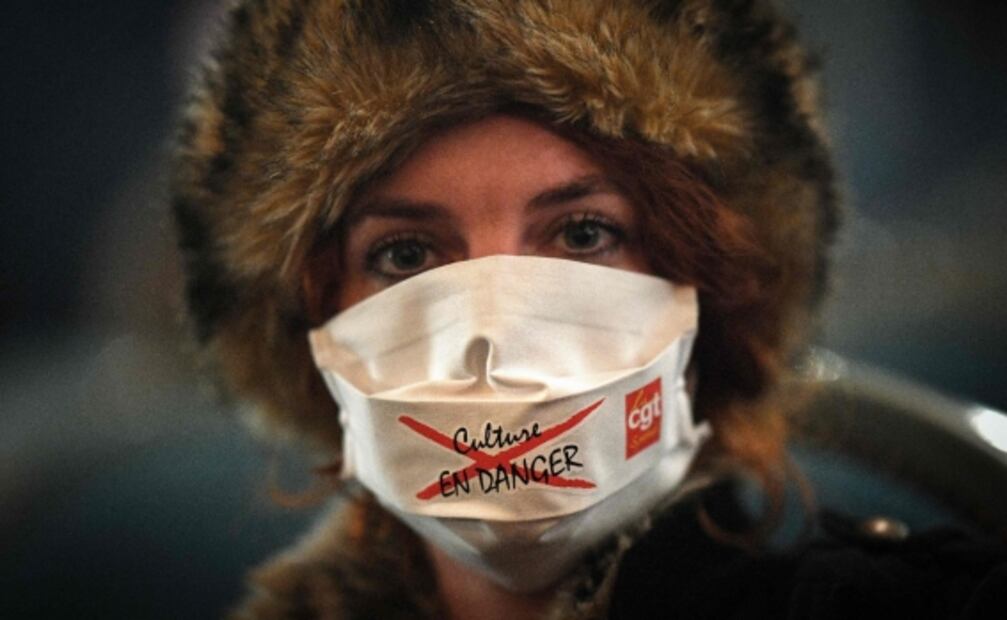 Toman teatros en Francia para protestar contra restricciones por Covid-19