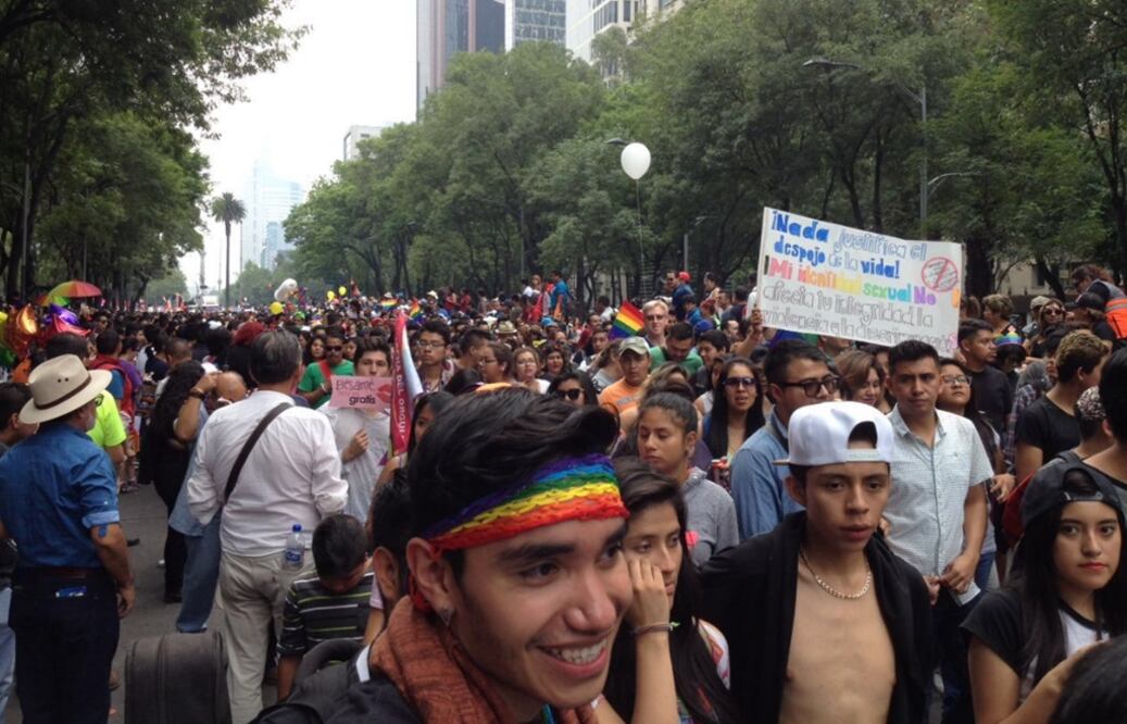 Arriba marcha del orgullo gay al Zócalo