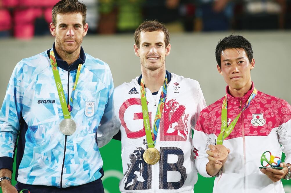 El británico (centro) se impuso en cuatro sets al argentino, que tuvo una gran semana en Río (CLIVE BRUNSKILL. GETTY IMAGES)