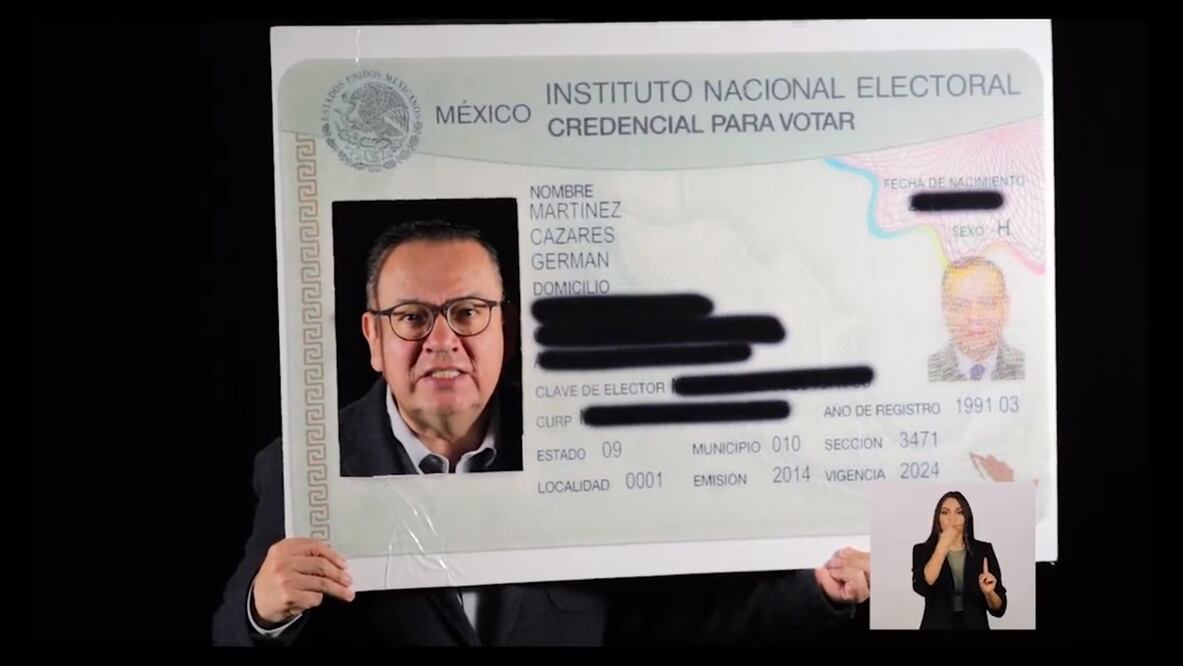El legislador subió un video en redes sociales usando como escenografía su credencial de elector / Foto: Captura de pantalla