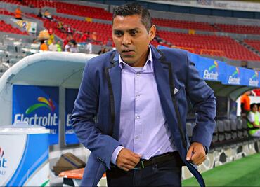 ¿Por qué la policía regañó a Ramón Morales en el Estadio Akron?