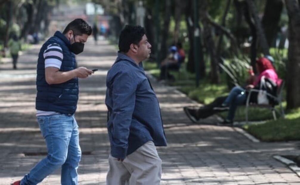 Cubrebocas no evitan propagación del Covid-19 sin sana distancia: expertos