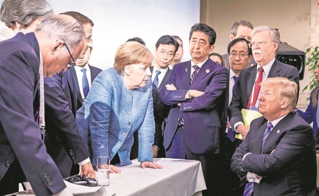 La cumbre del G7, en junio de 2018, en Canadá, dejó una de las fotos más icónicas de Merkel, donde se le ve encarando al entonces presidente de EU, Donald Trump, con quien siempre mantuvo una relación tensa. Foto: Archivo. AP